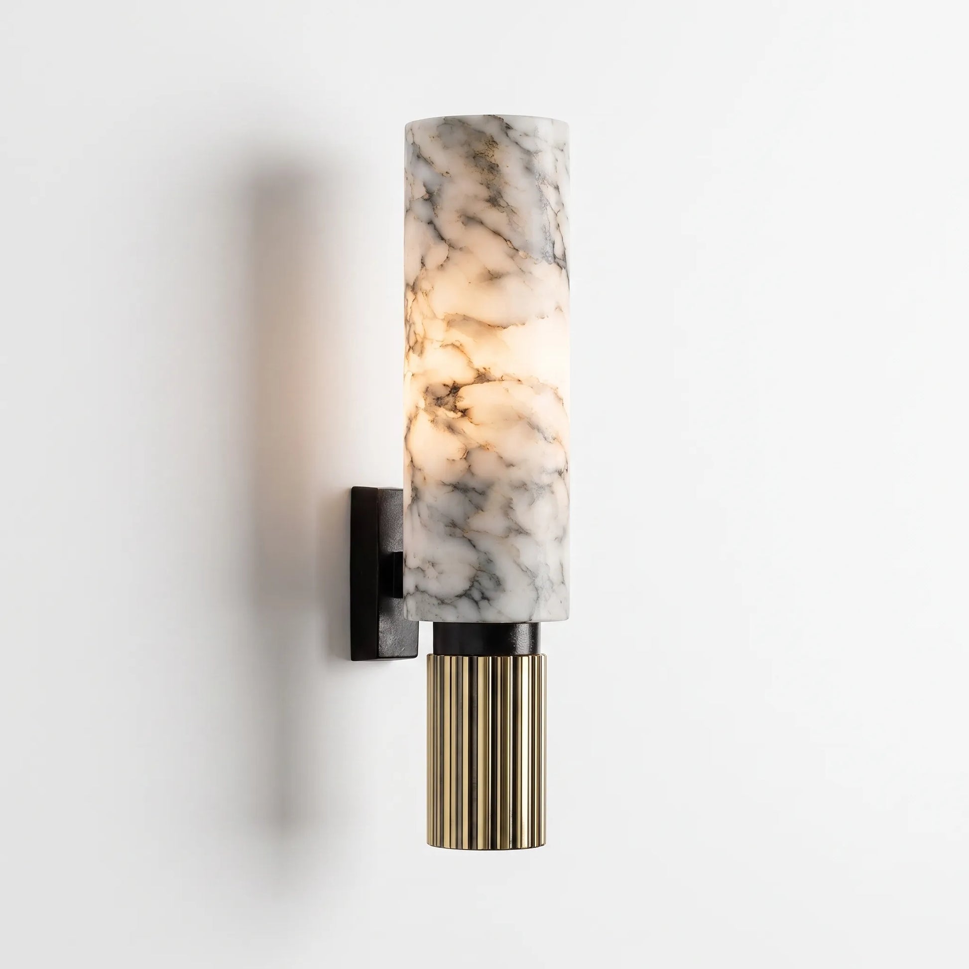 Cylindrical veined wall sconce with ribbed gold-coloured base