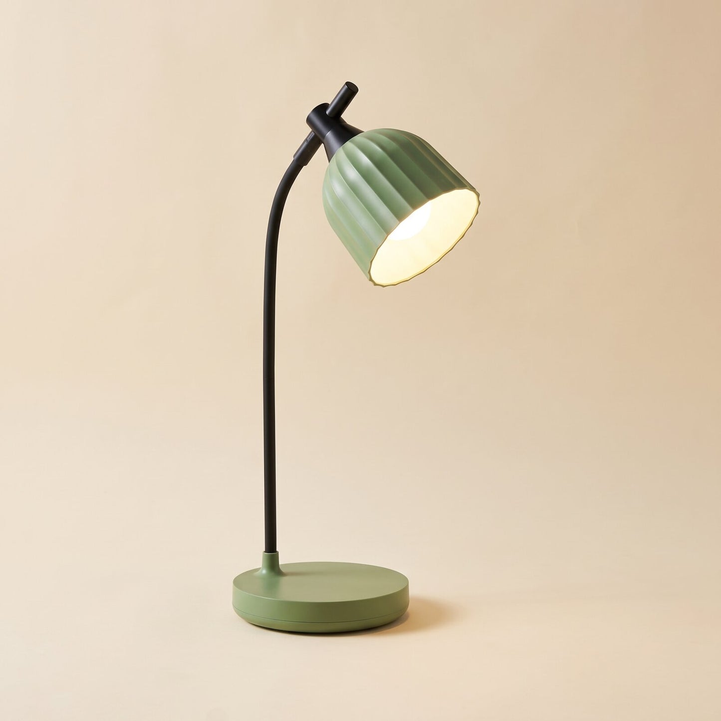 Foldable minimalist LED table lamp in green
