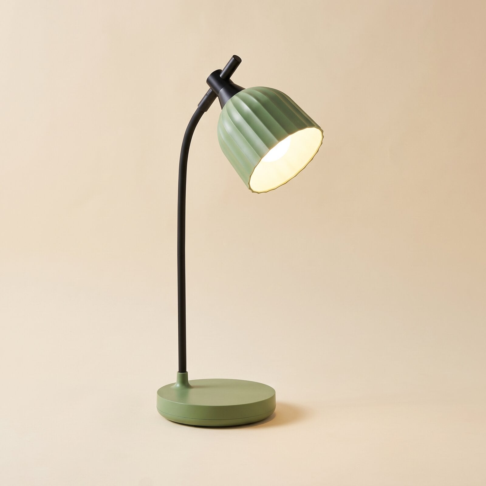 Foldable minimalist LED table lamp in green