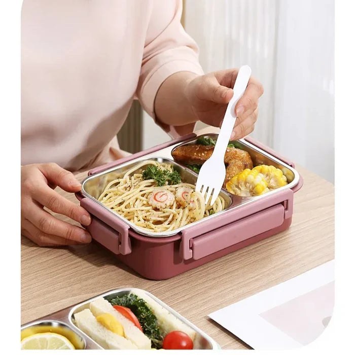 Warm pasta lunch in the food container