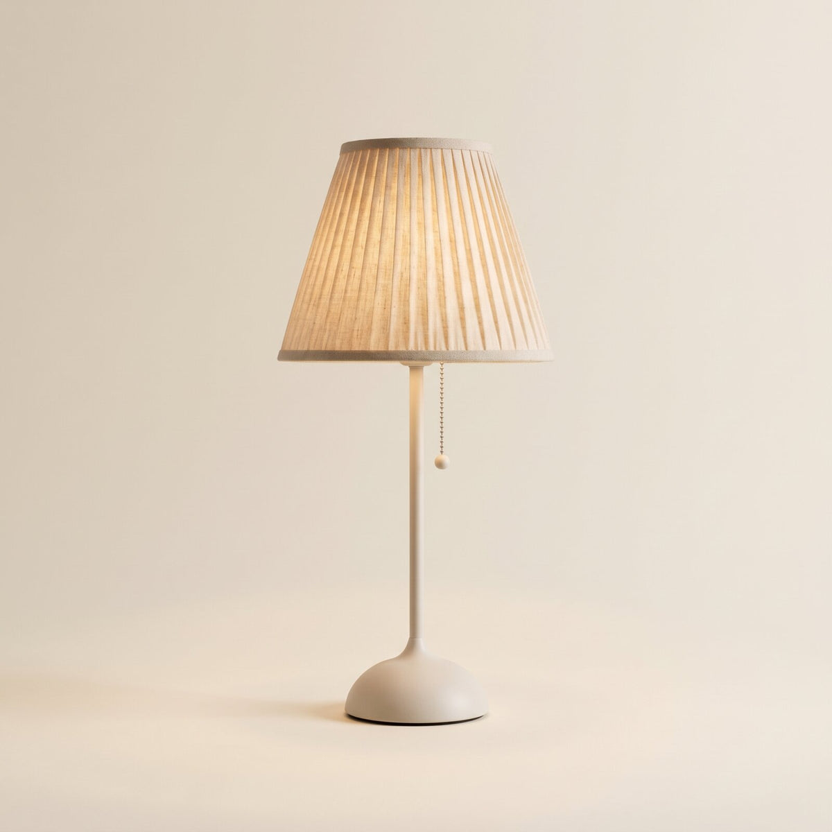 Pleated fabric table lamp with matte base