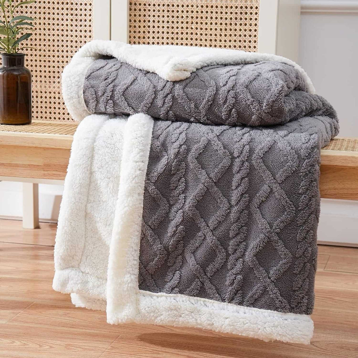 Sherpa Fleece Blanket, Warm Reversible Throw Blanket 2