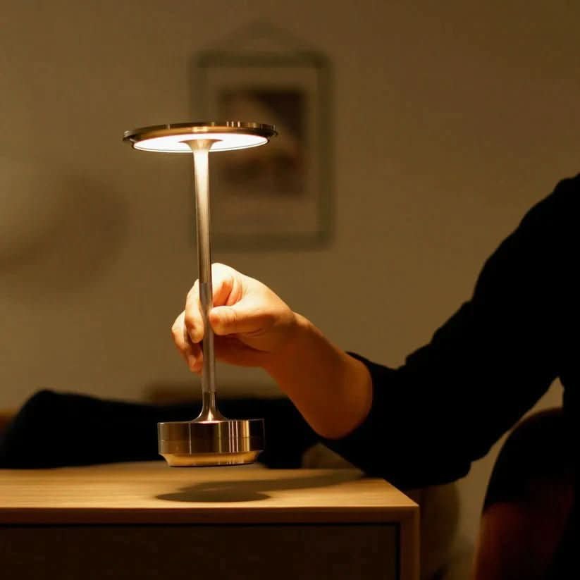 Hand dimming the disc LED table lamp