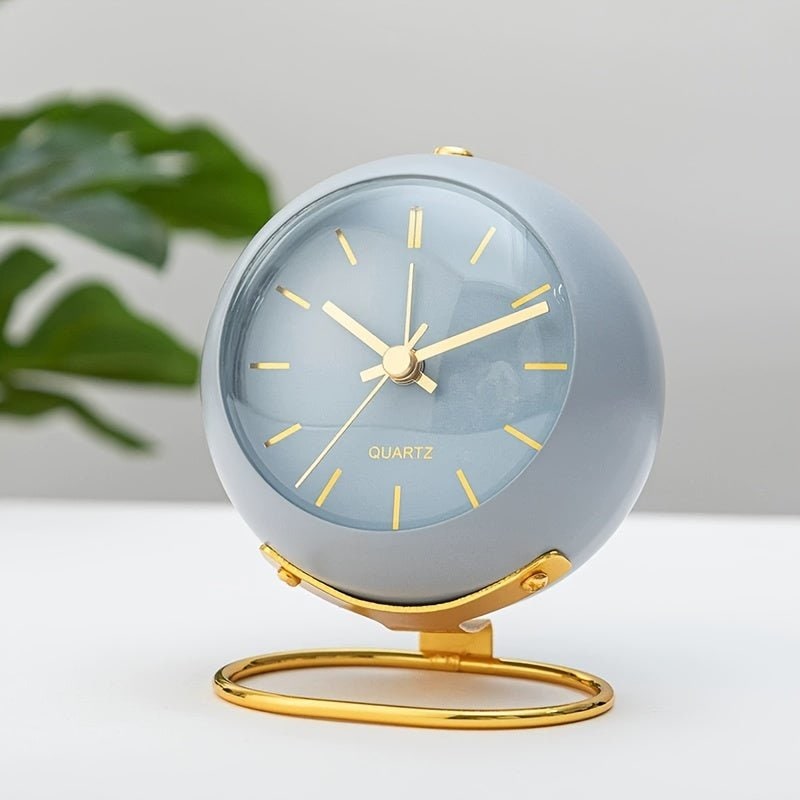 Vintage Analog Alarm Clock, Silent Non-Ticking Bedside Clock 8