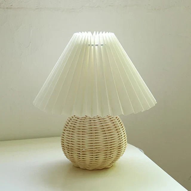 Vintage Pleated Table Lamp in rattan and white