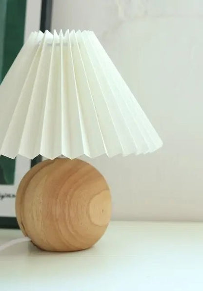 Vintage Pleated Table Lamp in wood and white