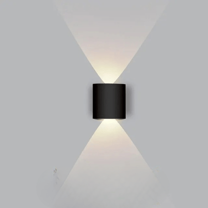 Waterproof aluminium outdoor wall light in black